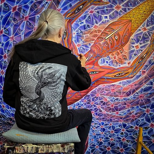 Visionary artists, Allyson and Alex Grey join Raghu to share their deep connection with Ram Dass, Be Here Now, Maharajji, psychedelics, Dzogchen Buddhism, and creativity.