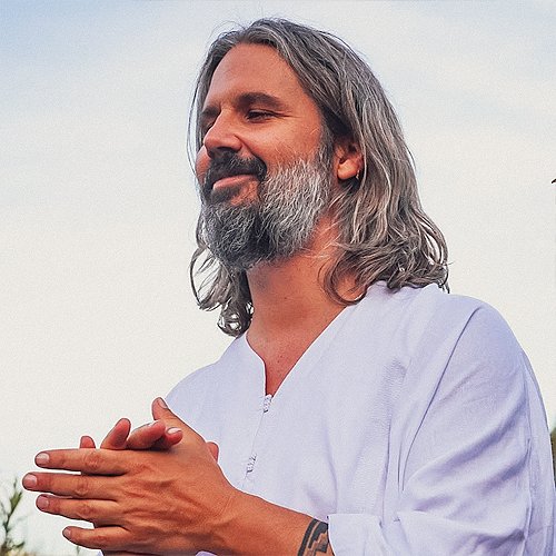 Teacher, David Harshada Wagner, joins Raghu to discuss the intersection of selfless service with becoming nobody, depict the importance of keeping a loving inner guru, & share poetry of Kabir.